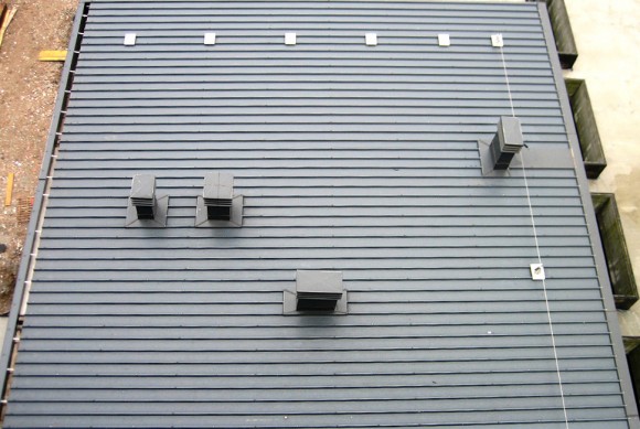 copertura monofalda con pannello grecato in alluminio antracite