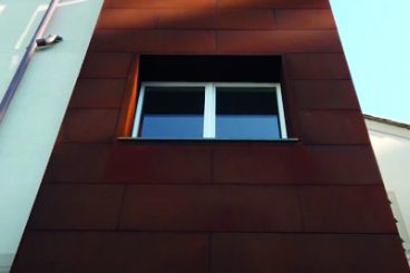 Rivestimento di facciata e ringhiere in corten